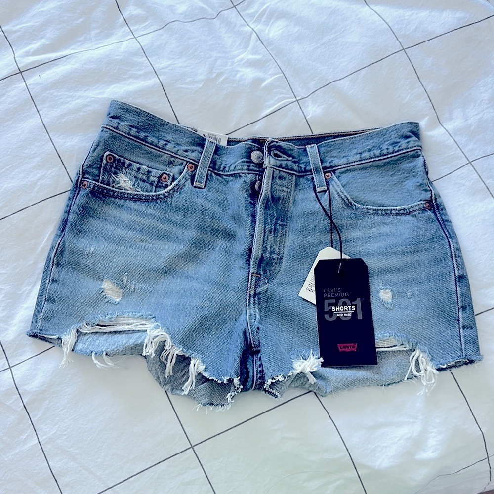 Brand new Levi’s premium 501 mid rise shorts Size 28.